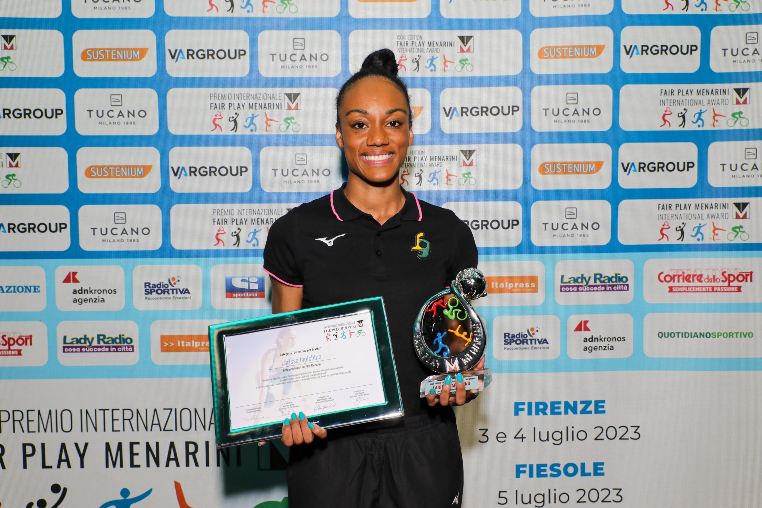LARISSA IAPICHINO, Categoria “Un sorriso per la vita”